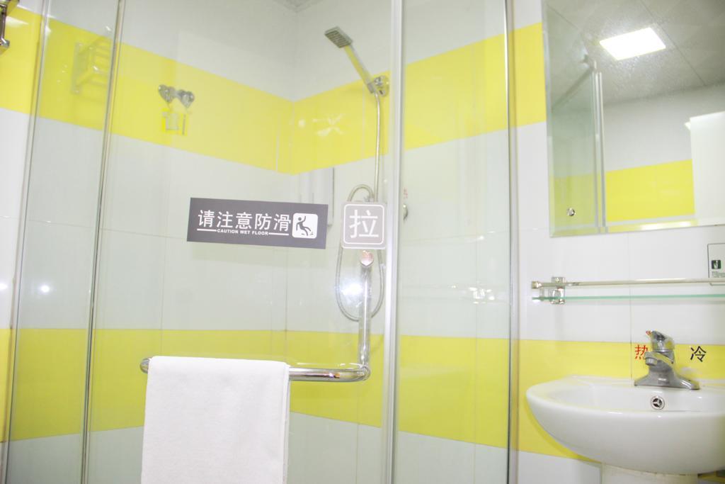 7Days Inn Premium Guangzhou Tianhe West Tiyu Road Subway Station ภายนอก รูปภาพ