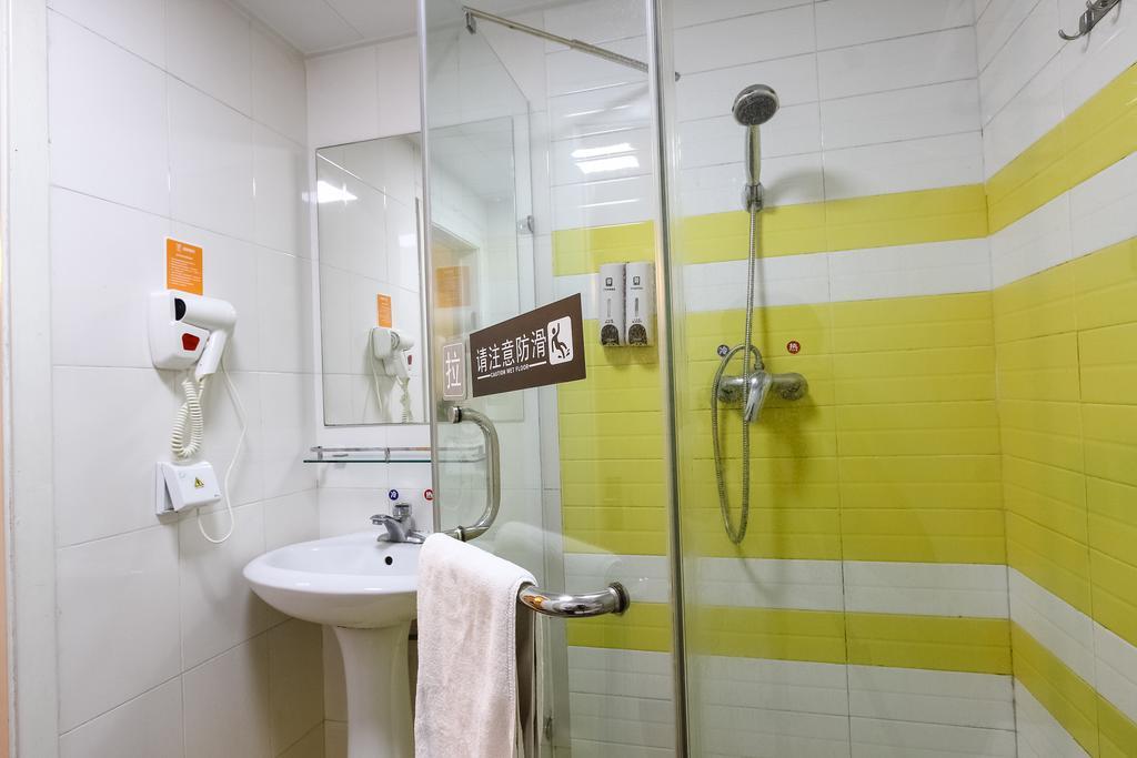 7Days Inn Premium Guangzhou Tianhe West Tiyu Road Subway Station ภายนอก รูปภาพ